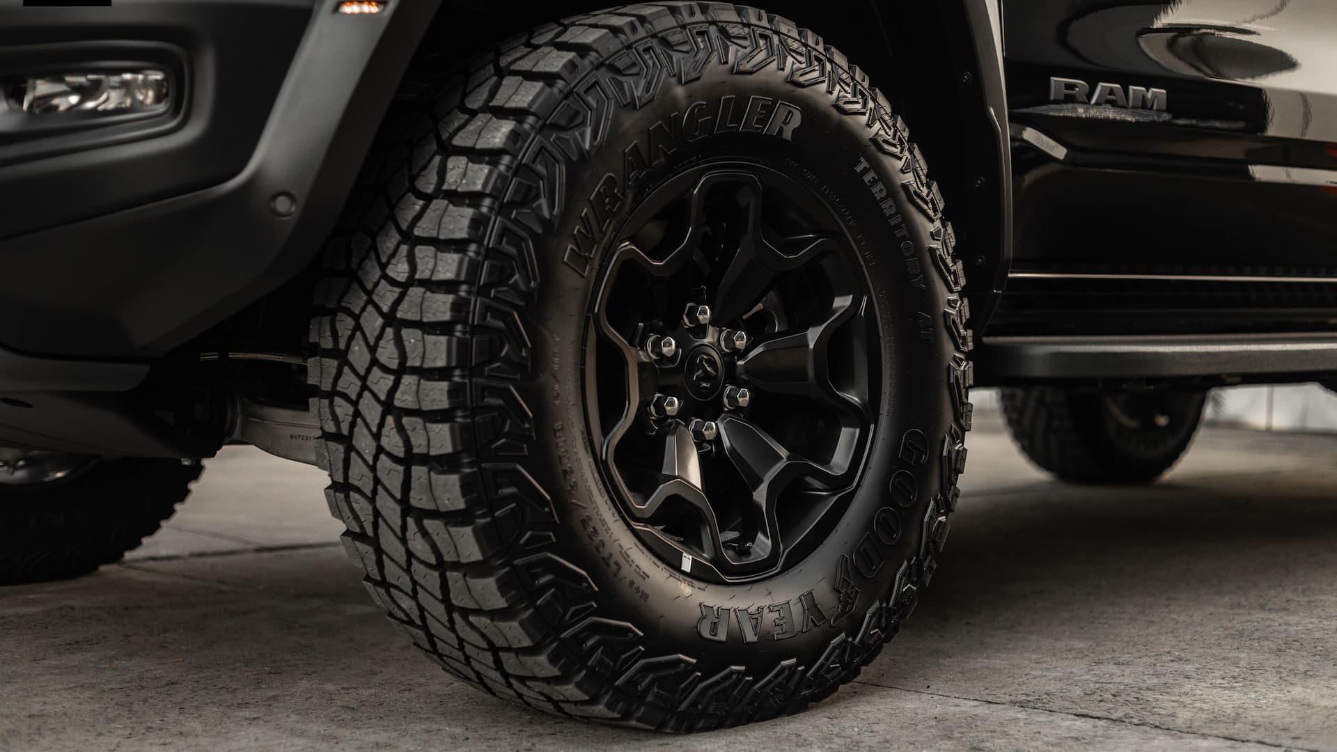 BÁNH XE LỚN CỦA RAM TRX
